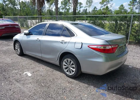 2016 Toyota Camry Le z USA, uszkodzony, nr VIN 4T1BF1FK4GU571141